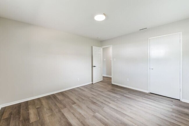 Building Photo - 9302 Holbrook Dr