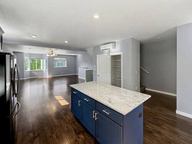 Building Photo - 588 SW 197th Pl