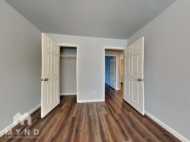 Building Photo - 11831 James Vinson Dr