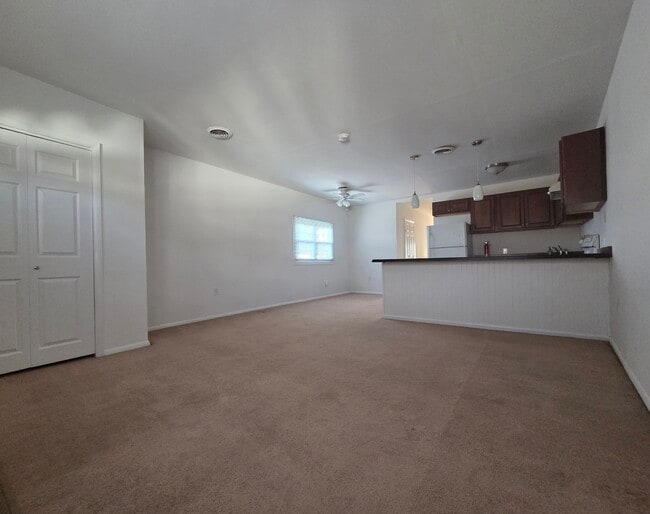 Building Photo - 7 Bridle Path Ln