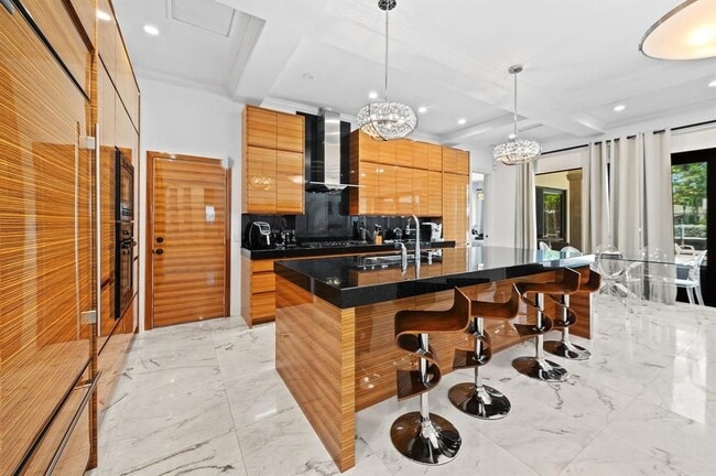 Building Photo - 2437 Castilla Isle