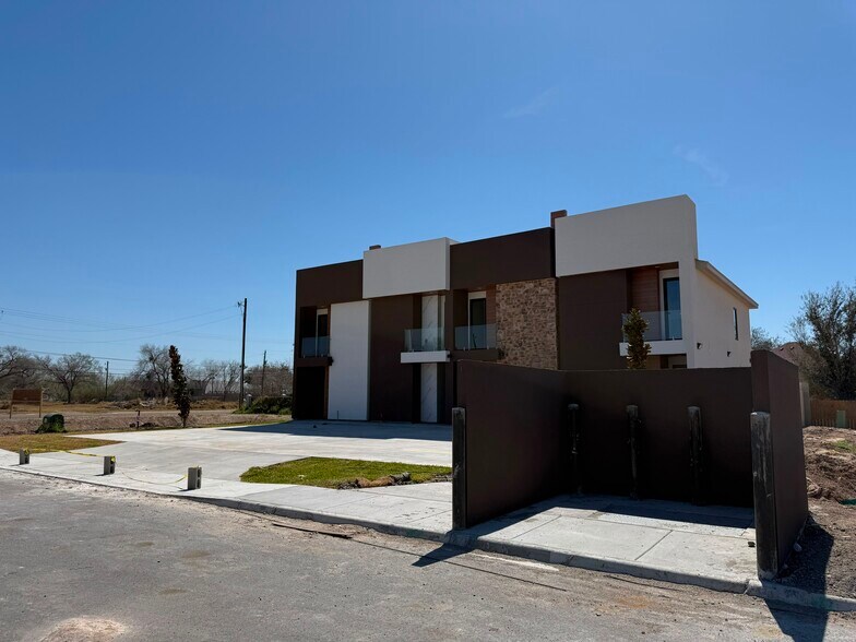 Building Photo - 1303 Leann Rimes Rd