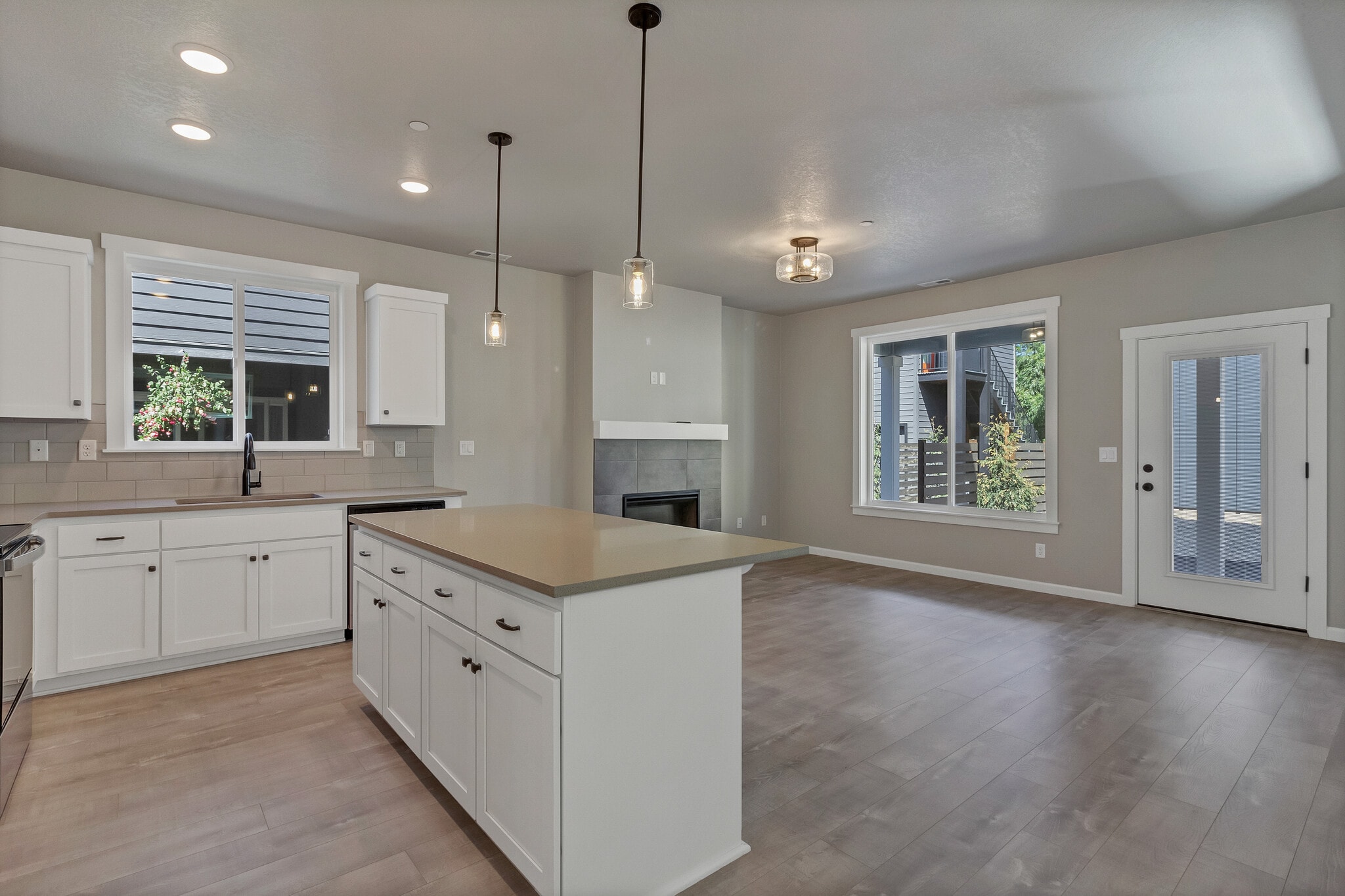 Kitchen/Livingroom - 2057 Audubon Ave SE