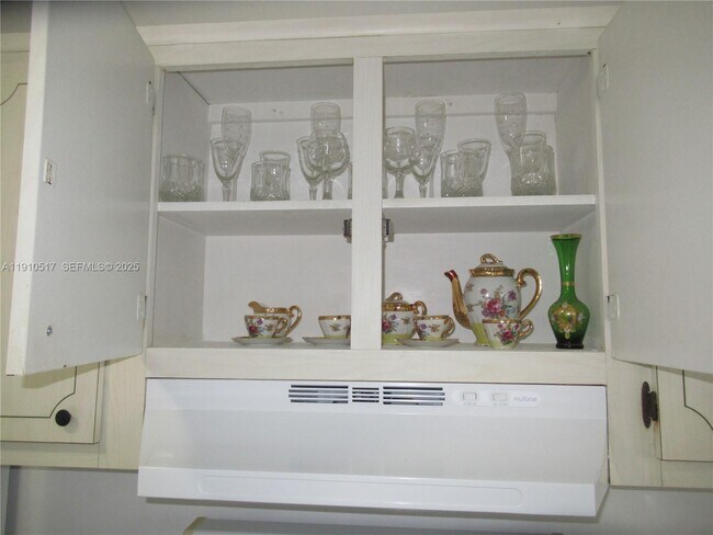 Building Photo - 581 Blue Heron Dr