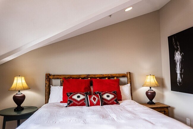 Building Photo - Immaculate Spanish Peaks Condo with Hot Tub & Pool Access