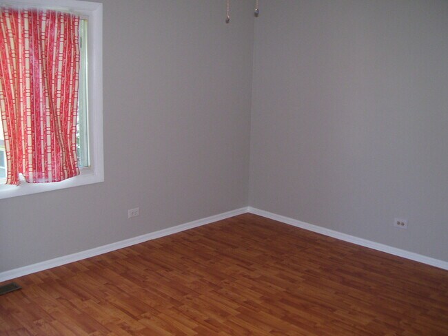 Building Photo - 260 Juniper Ln