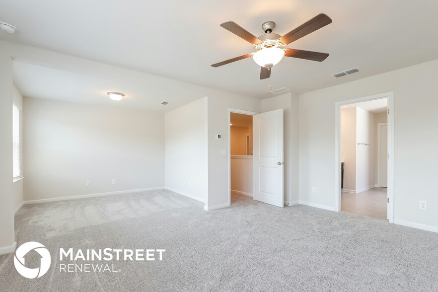 Building Photo - 5808 Hackberry Ln