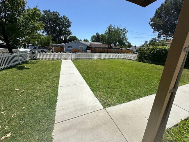 Building Photo - Fresh one bedroom, one bath home in downtown Bishop