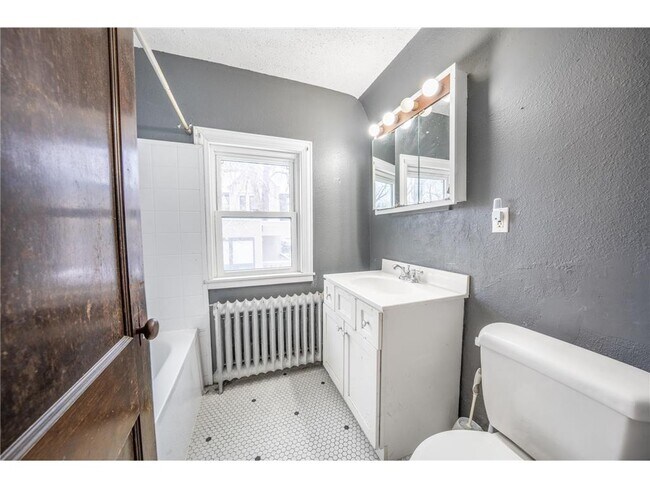 Building Photo - 1721 Humboldt Ave S