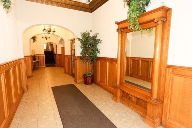 Building Photo - 653 W Belmont Ave