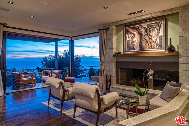 Building Photo - 3900 Villa Costera