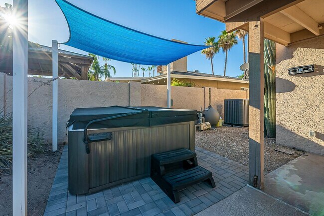 Building Photo - Three Bedrooms & POOL in 85254!