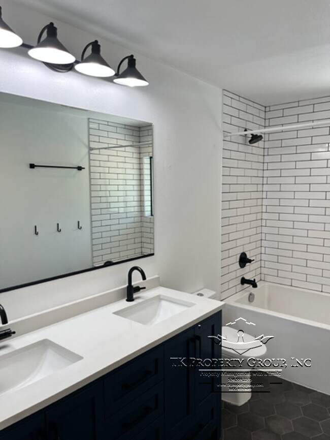 Building Photo - 13285 Sugarbush Ct