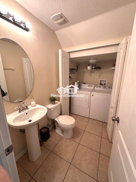 Building Photo - 10943 Keys Gate Dr