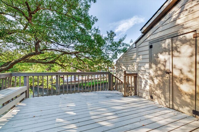 Building Photo - 138 River Breeze Dr