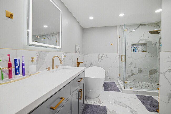Building Photo - 6466 Buena Vista Dr