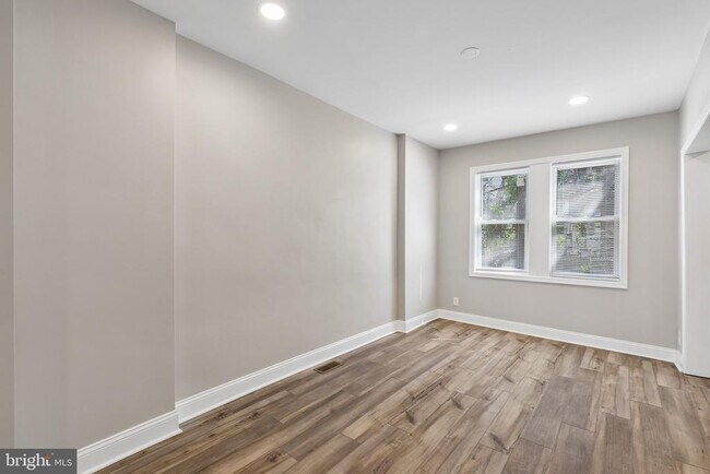 Building Photo - 5536 Pine St