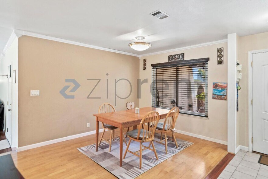 Building Photo - Unit