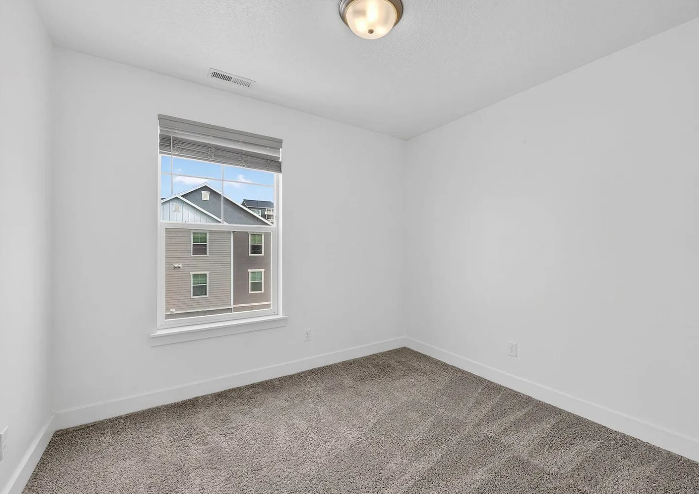 Building Photo - 1807 W Eaglewood Dr