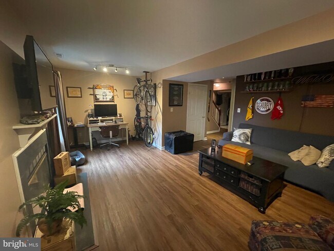 Building Photo - 43378 Livery Square