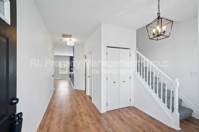 Building Photo - 646 Grove Cir