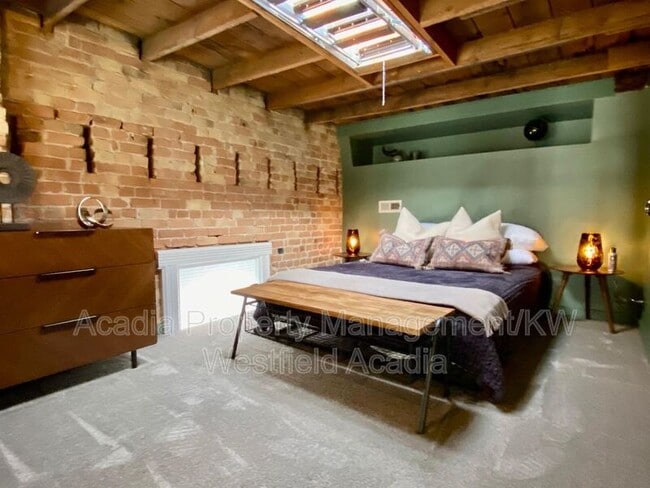 Building Photo - 20 Freedom Blvd 200 W