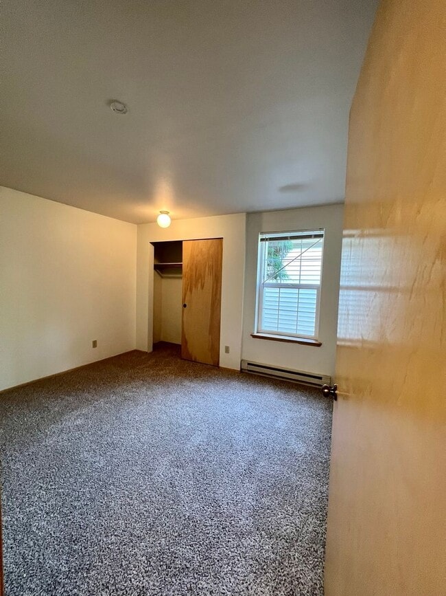 Building Photo - 1393 Bradley Ln