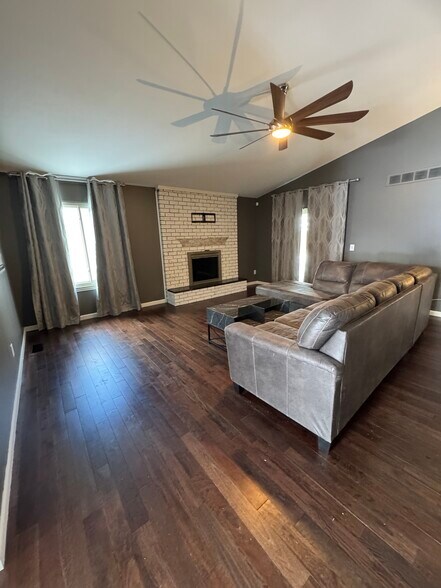 Living room - 15183 Raphael Ter