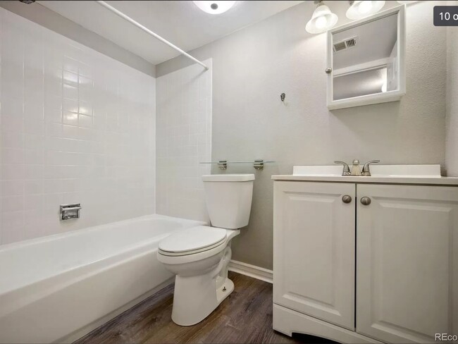 Building Photo - Charming 1-Bedroom Apartment in Denver – P...