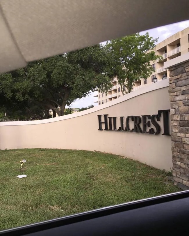 Building Photo - 901 Hillcrest Dr