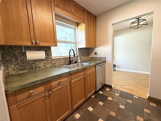 Building Photo - 105 N Aurora Ave