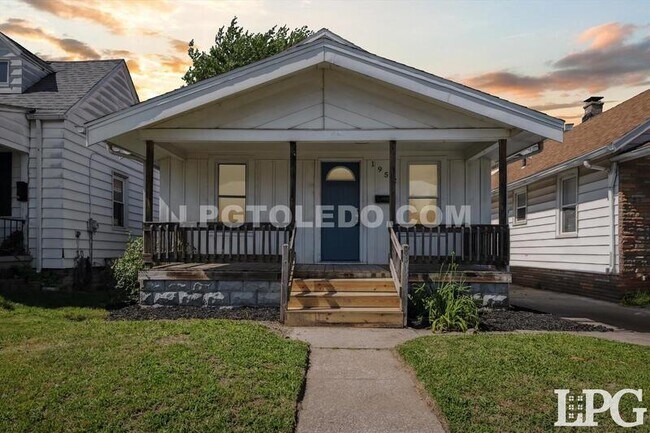 Primary Photo - 1952 Fairfax Rd