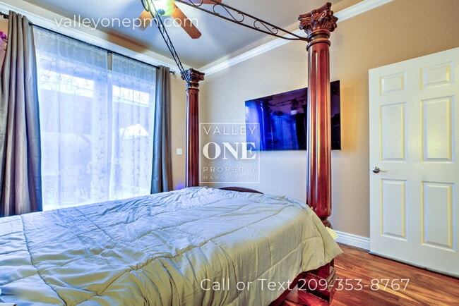 Building Photo - Luxury Private Furnished 2 Bed 2 Bath Suite With Private Courtyard - Utilities Included!
