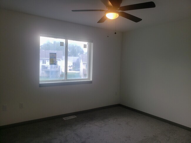 Building Photo - 1218 Salem Dr