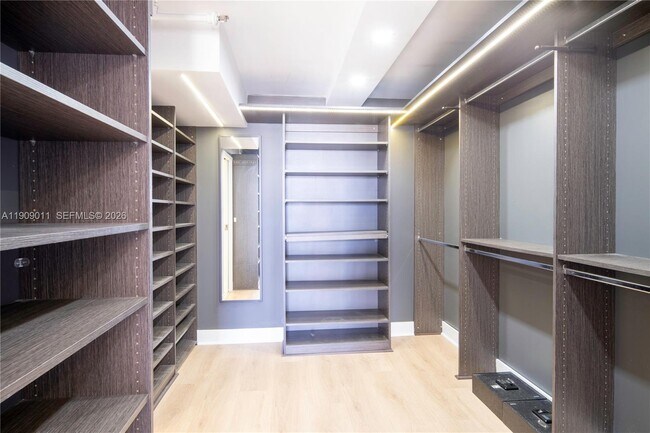 Building Photo - 4000 Towerside Terrace