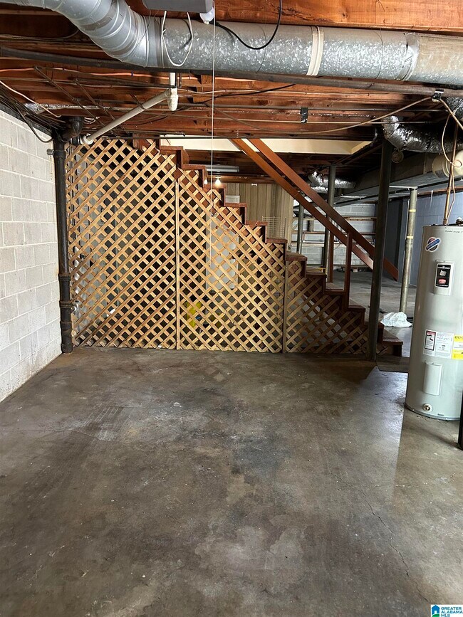 Building Photo - 531 Tinker St