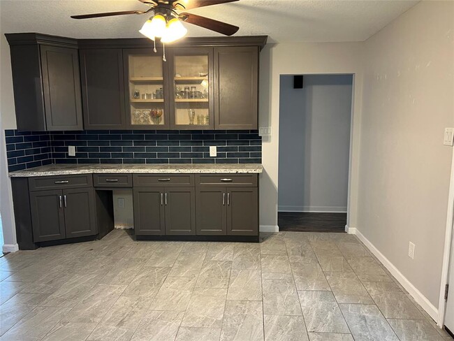 Building Photo - 2414 Grape Ln