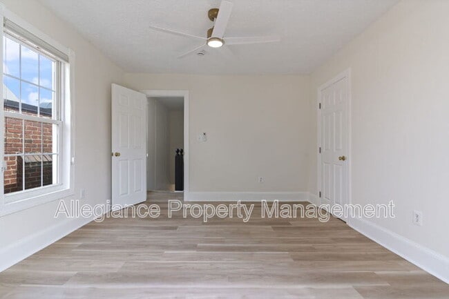 Building Photo - 1506 B Mt Vernon Ave