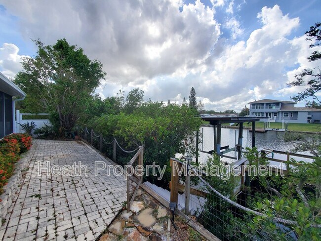 Building Photo - 308 Lookout Dr