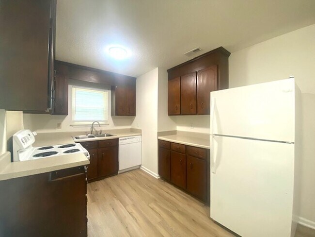 Building Photo - Mint Hill ranch - 3 bed, 2 bath with large...