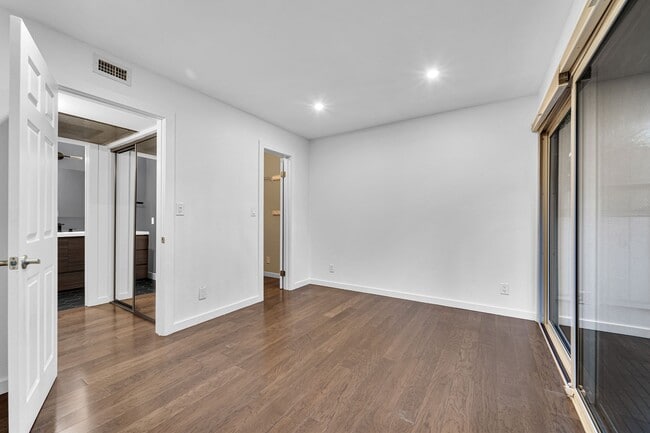 Building Photo - Beautifully Remodeled 1 Bed / 1 Bath with In-Unit Laundry + 3 Parking Spaces