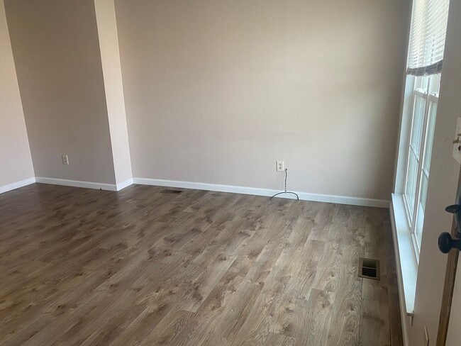 Building Photo - Charming 2 Bed/1.5 Townhome in Fabulous Lafayette Location!