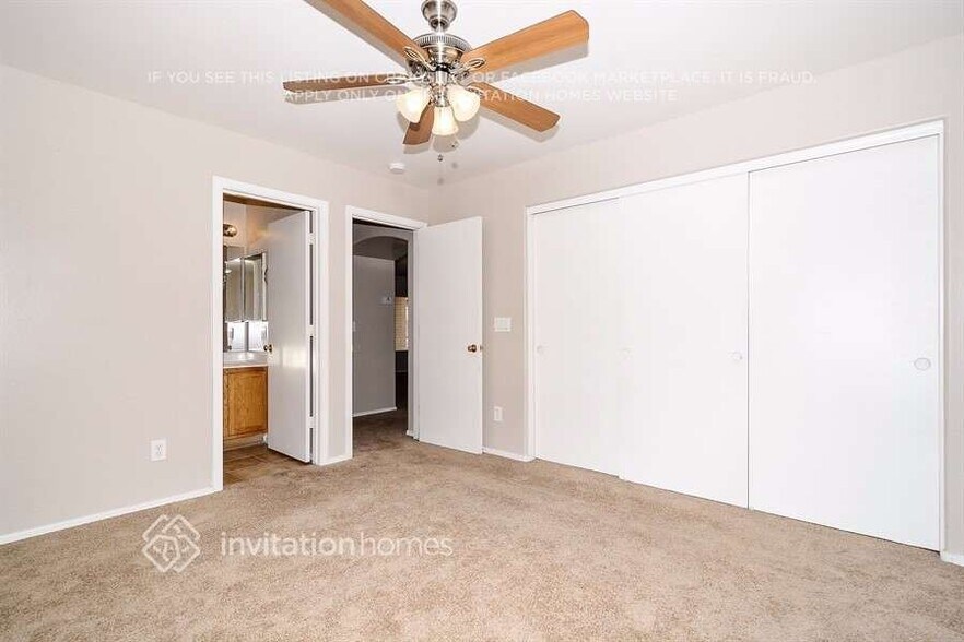 Building Photo - 12119 W Columbine Dr