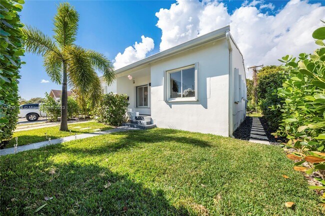 Building Photo - 4820 N Miami Ave