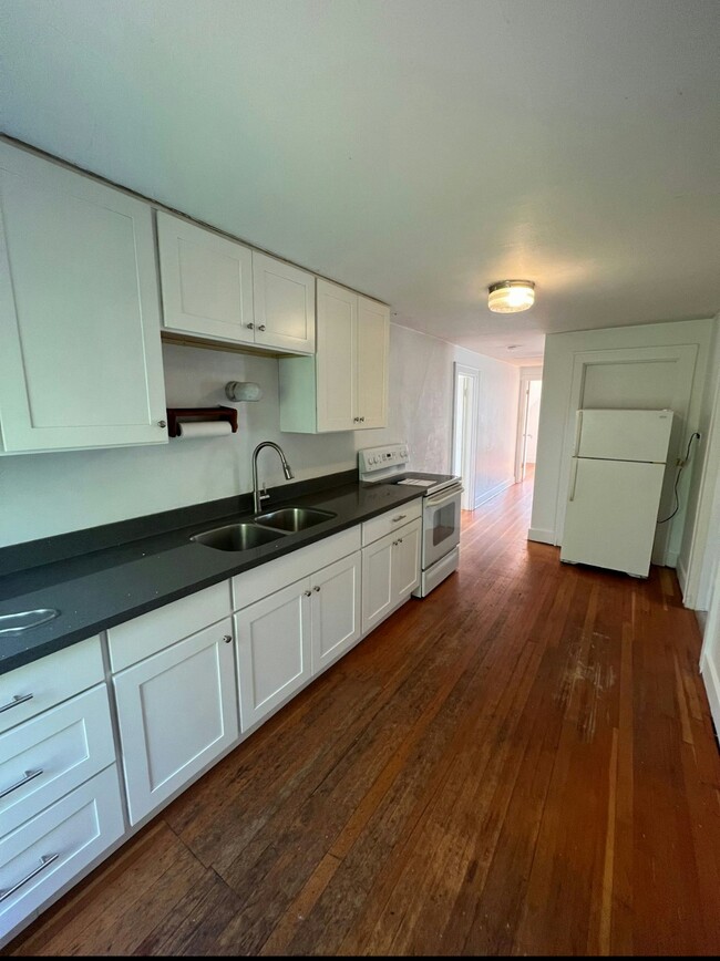 Building Photo - 4020 2nd Ave NE