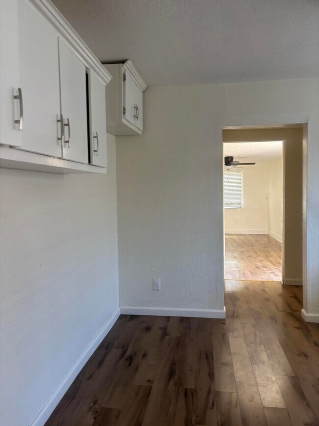 Building Photo - 83632 Manzanita Ave