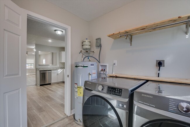 Building Photo - 2 Bed/1 Bath just minutes from Augusta University and Surrey Center, featuring granite countertop...