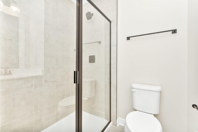 Building Photo - 303 Golan Cir