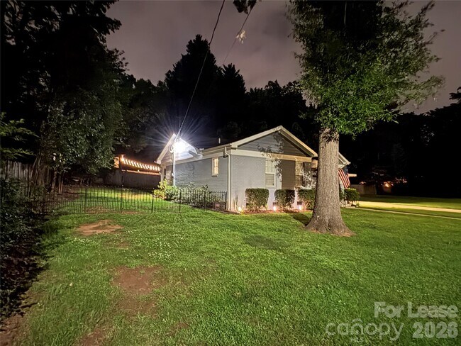 Building Photo - 1323 Carolyn Dr