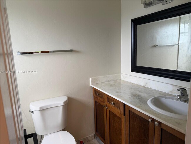 Building Photo - 2640 NE 135th St